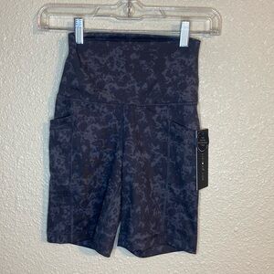 Yogalicious Lux Bike Shorts Gray Pattern Size XS NWT